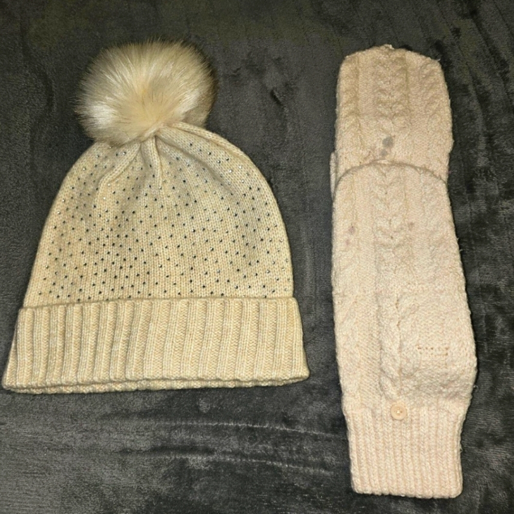 Set of Ivory Rhinestone Pom Beanie and Gloves 🧤💎